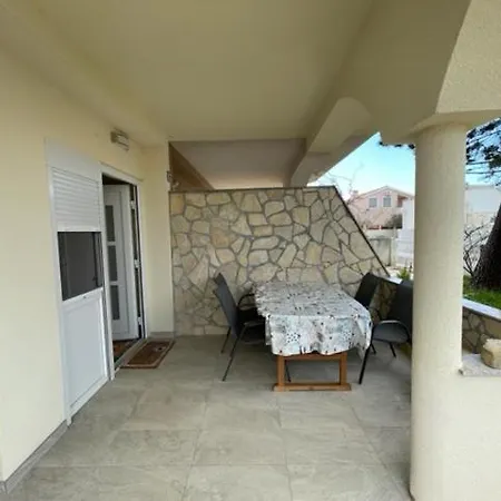 Stela Guest house Nin