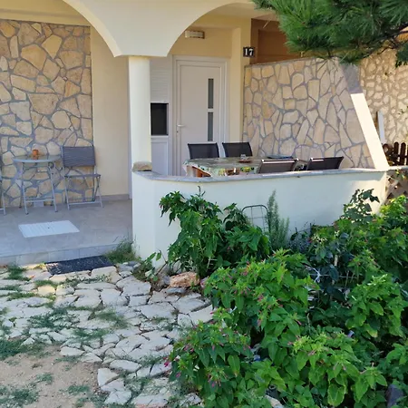 Stela Guest house Nin